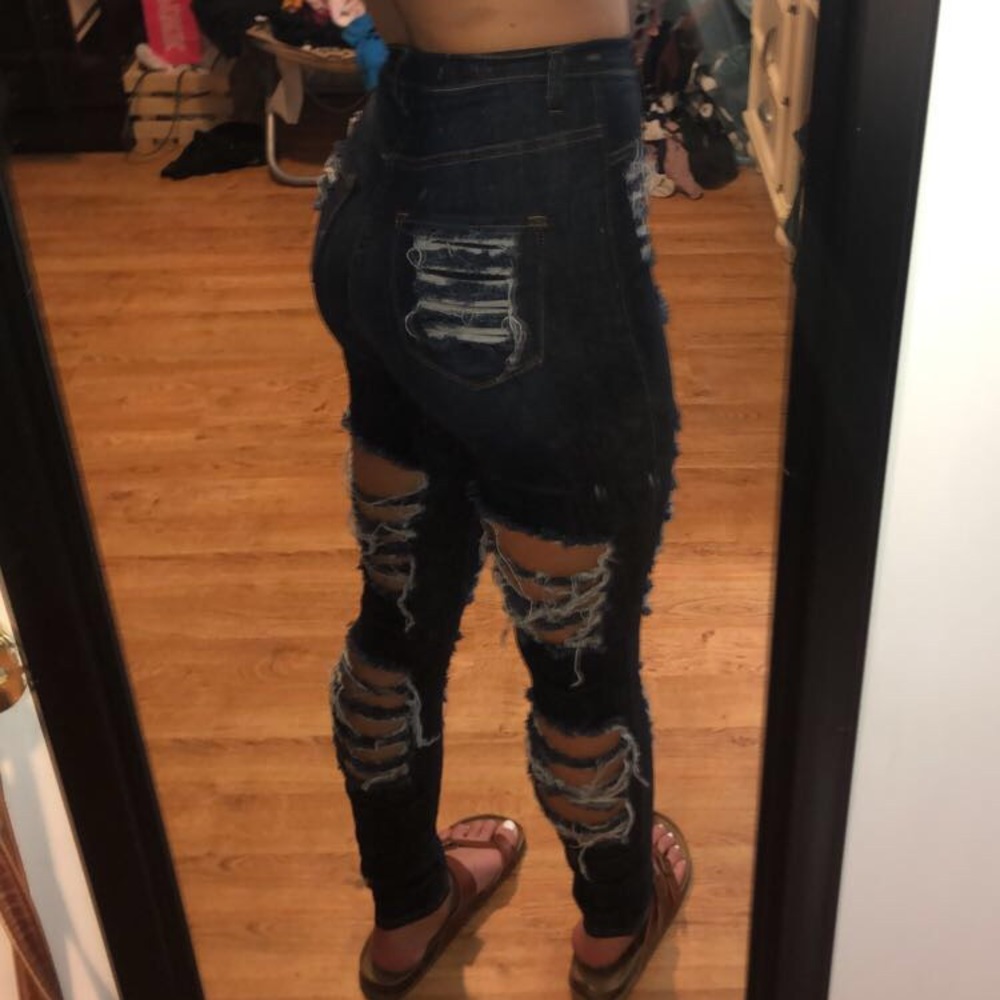 Super high waisted fashion nova jeans with holes!